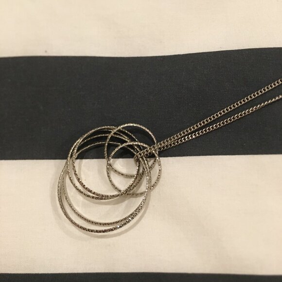 Express Long Pendant Nacklace - Picture 2 of 2